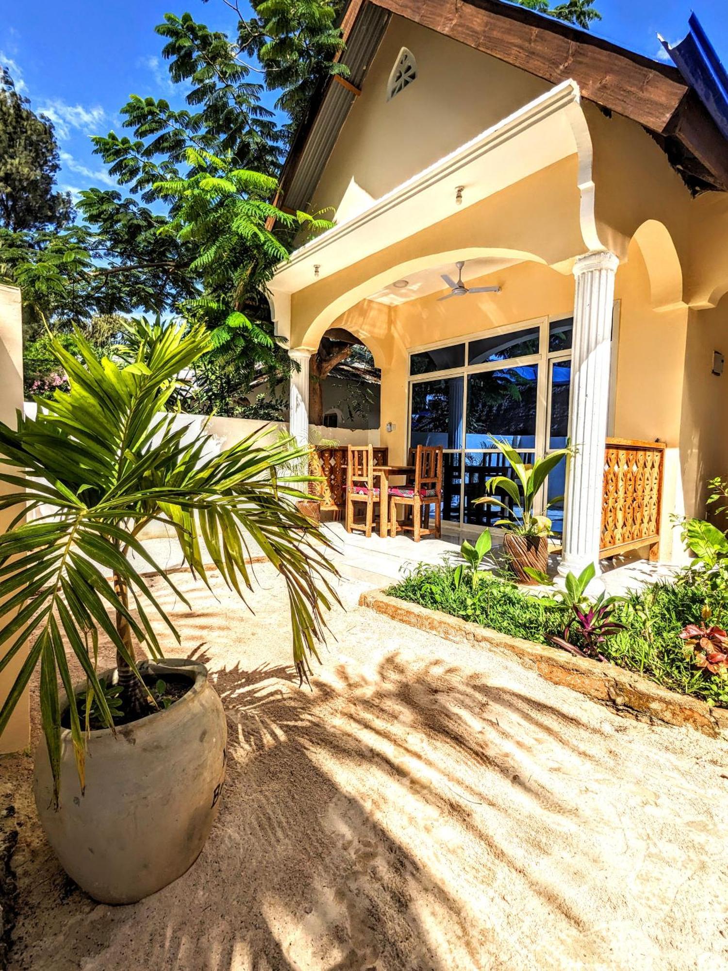 Mkadi Beach House Hotel Nungwi Eksteriør billede