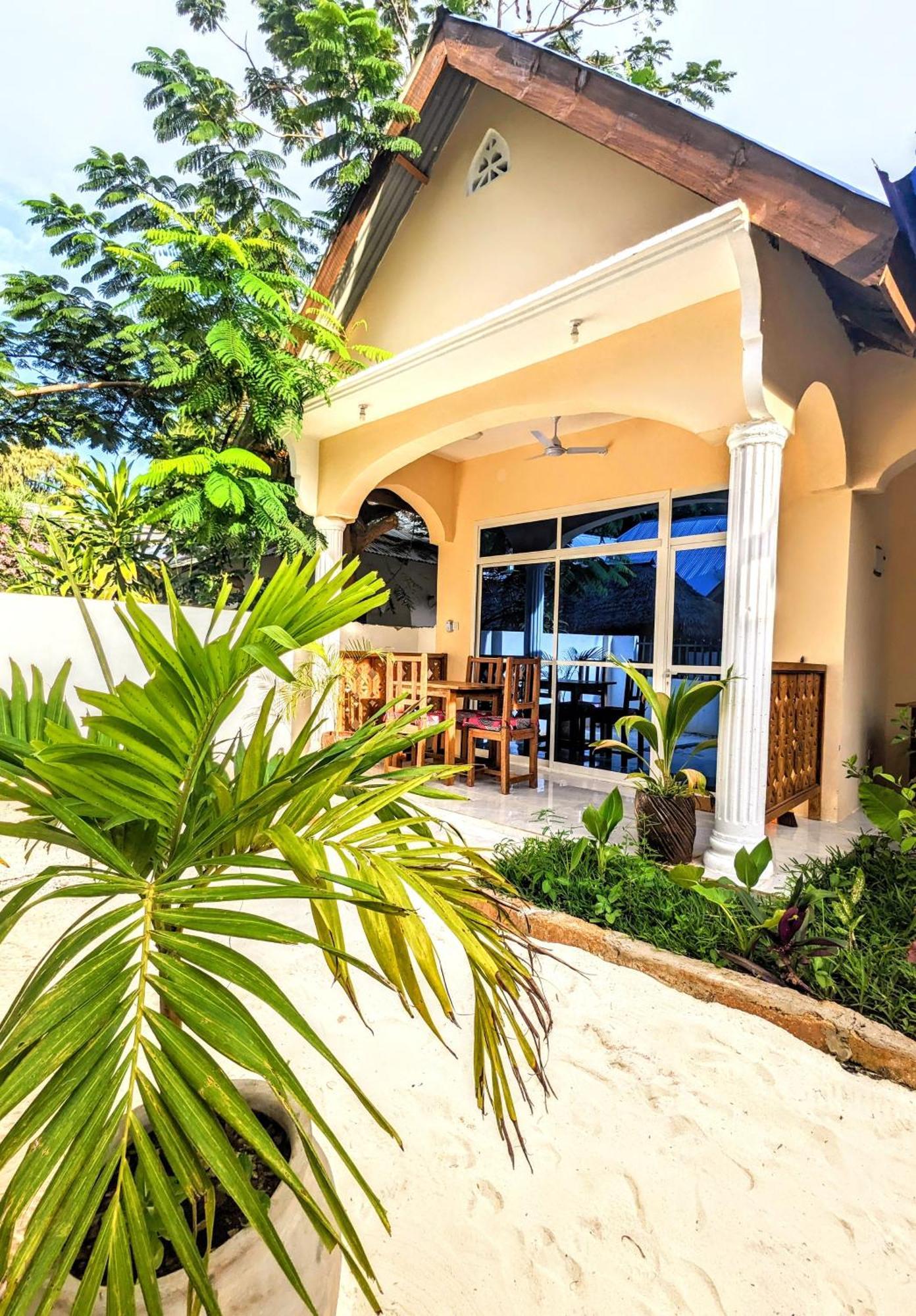 Mkadi Beach House Hotel Nungwi Eksteriør billede